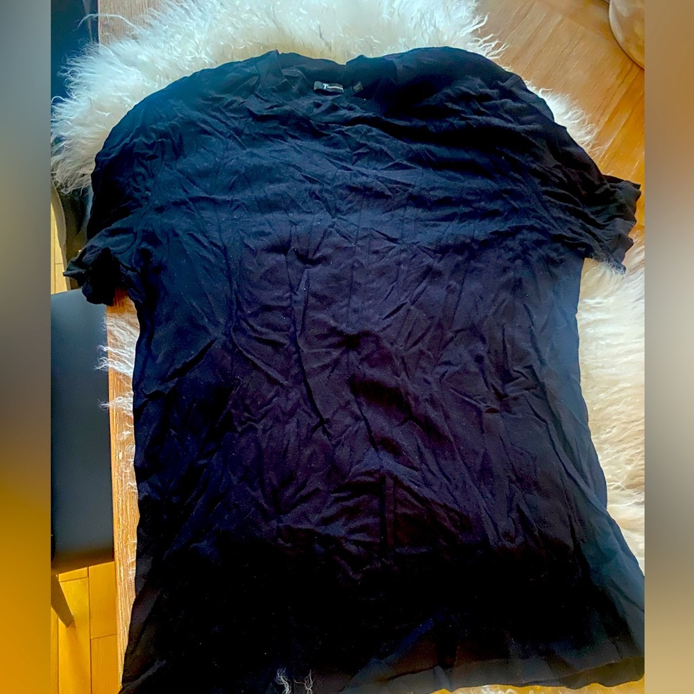 VGC Alexander Wang luxury men’s plain blacked out Tee in size Medium!!